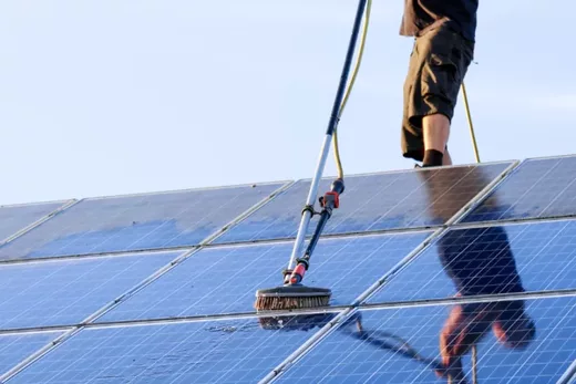 Entretien de vos Panneaux Solaires après les Pluies du Sahara
