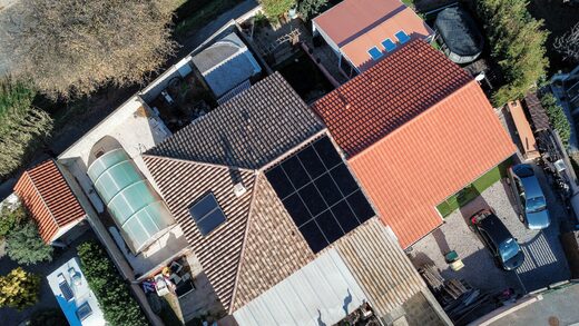 Le&#x20;guide&#x20;essentiel&#x20;pour&#x20;les&#x20;particuliers&#x20;&#x3A;&#x20;Autoconsommation&#x20;ou&#x20;revente&#x20;totale&#x20;&#x00E0;&#x20;Perpignan,&#x20;quelle&#x20;solution&#x20;solaire&#x20;choisir&#x20;en&#x20;2026&#x20;&#x3F;